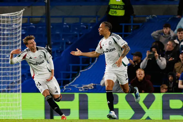 Jan Ziolkowski ve Steven Kapuadi, UEFA Konferans Ligi 'nde Chelsea FC ile Legia Warszawa (Maciej Rogowski)