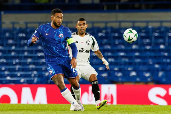 Reece James ve Juergen Elitim, UEFA Konferans Ligi 'nde Chelsea FC ile Legia Warszawa (Maciej Rogowski)