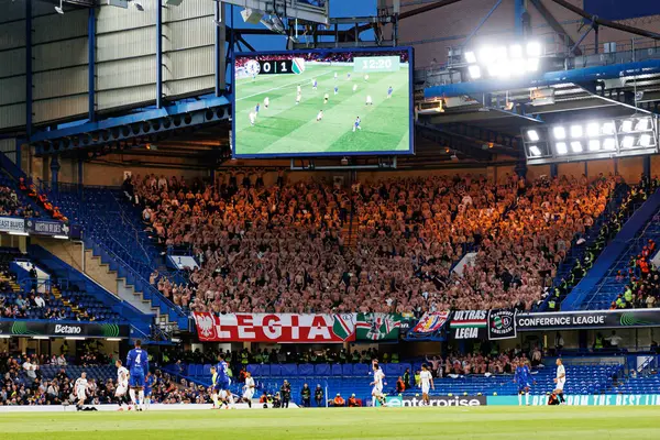 Legia taraftarları UEFA Konferans Ligi 'nde Chelsea FC ve Legia Warszawa (Maciej Rogowski) arasında oynanan çeyrek final maçında görüldü.)