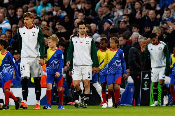 Claude Goncalf, UEFA Konferans Ligi 'nde Chelsea FC ile Legia Warszawa (Maciej Rogowski) arasındaki çeyrek final maçında görüldü.)