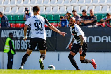 Miguel Menino ve Angelo Neto, Liga Portekiz maçı sırasında Estrela Amadora ve SC Farense takımları arasında Estadio Jose Gomes 'de (Maciej Rogowski)