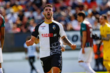 Rui Costa, Liga Portekiz maçında Estrela Amadora ve SC Farense takımları arasında attığı golün ardından Estadio Jose Gomes 'de (Maciej Rogowski)