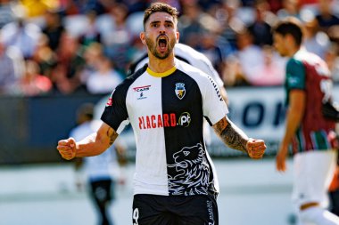 Rui Costa, Liga Portekiz maçında Estrela Amadora ve SC Farense takımları arasında attığı golün ardından Estadio Jose Gomes 'de (Maciej Rogowski)