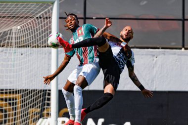 Chico Banza ve Angelo Neto Liga Portekiz maçı sırasında Estrela Amadora ve SC Farense takımları arasında Estadio Jose Gomes 'de (Maciej Rogowski)