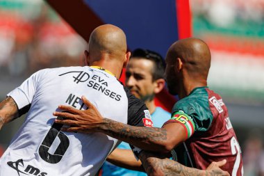 Angelo Neto ve Leo Cordeiro, Liga Portekiz maçı sırasında Estrela Amadora ve SC Farense takımları arasında Estadio Jose Gomes 'de (Maciej Rogowski)