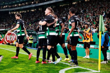 Sporcu Oyuncuları, Liga Portekiz maçı sırasında Viktor Gyokeres 'in Estadio Jose Alvalade' deki (Maciej Rogowski) Sporting CP ve SC Braga takımları arasındaki gol üstüne gol atmasını kutlarken görüldü.)