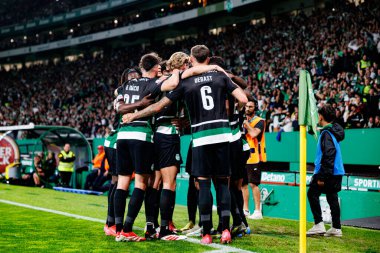 Sporcu Oyuncuları, Liga Portekiz maçı sırasında Viktor Gyokeres 'in Estadio Jose Alvalade' deki (Maciej Rogowski) Sporting CP ve SC Braga takımları arasındaki gol üstüne gol atmasını kutlarken görüldü.)