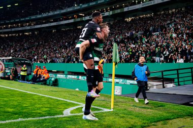 Geny Catamo ve Viktor Gyokeres, Estadio Jose Alvalade 'deki (Maciej Rogowski) Sporting CP ve SC Braga takımları arasındaki Liga Portekiz maçında gol üstüne gol atarken görüldü.)