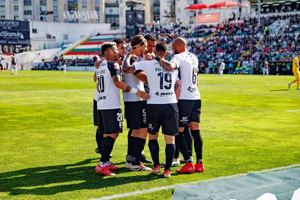 Farense oyuncuları Liga Portekiz maçında Estrela Amadora ve SC Farense takımları arasında Estadio Jose Gomes 'de (Maciej Rogowski)