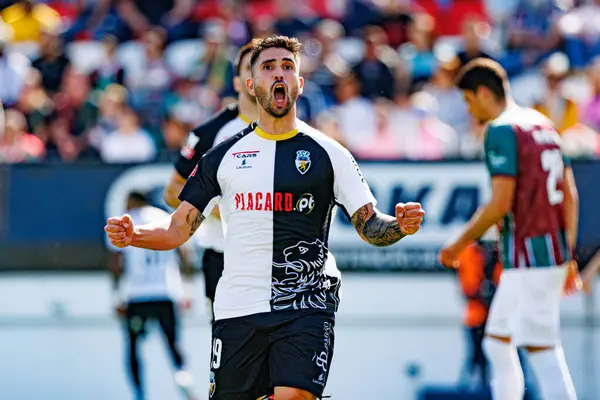 Rui Costa, Liga Portekiz maçında Estrela Amadora ve SC Farense takımları arasında attığı golün ardından Estadio Jose Gomes 'de (Maciej Rogowski)
