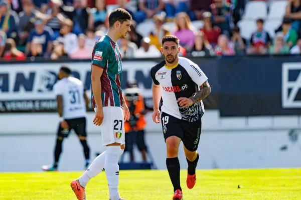 Rui Costa, Liga Portekiz maçında Estrela Amadora ve SC Farense takımları arasında attığı golün ardından Estadio Jose Gomes 'de (Maciej Rogowski)