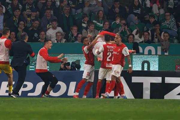 Braga 'nın oyuncuları Liga Portekiz maçında Afonso Patrao' dan gol üstüne gol atarken Estadio Jose Alvalade 'de (Maciej Rogowski) Sporting CP ve SC Braga takımları arasında görüldü.)