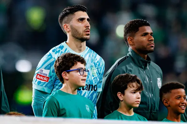 Rui Silva ve Matheus Reis, Liga Portekiz maçı sırasında Estadio Jose Alvalade 'de (Maciej Rogowski) Sporting CP ve SC Braga takımları arasında görüldü.)