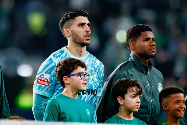 Rui Silva ve Matheus Reis, Liga Portekiz maçı sırasında Estadio Jose Alvalade 'de (Maciej Rogowski) Sporting CP ve SC Braga takımları arasında görüldü.)