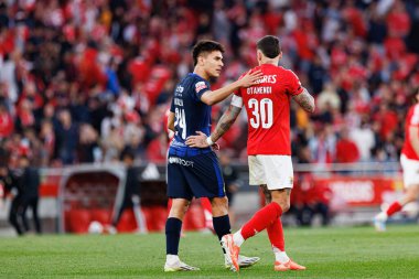 Brian Mansilla ve Nicolas Otamendi Liga Portekiz maçı sırasında SL Benfica ve FC Arouca (Maciej Rogowski) takımları arasında görüldü.)