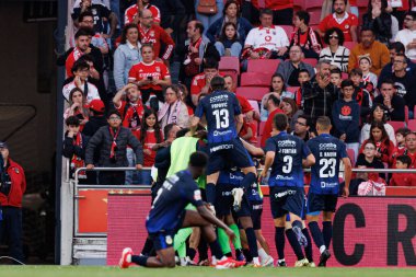 SL Benfica ve FC Arouca (Maciej Rogowski) takımları arasında oynanan Liga Portekiz maçında Arouca oyuncuları Weverson 'dan gol üstüne gol atarken görüldü.)