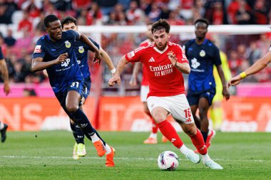 Liga Portekiz maçında SL Benfica ve FC Arouca (Maciej Rogowski) takımları arasında Orkun Kokcu görüldü)