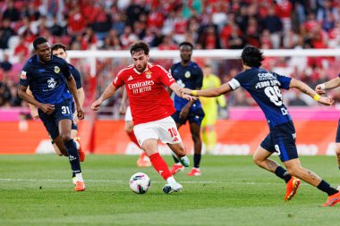 Liga Portekiz maçında SL Benfica ve FC Arouca (Maciej Rogowski) takımları arasında Orkun Kokcu görüldü)