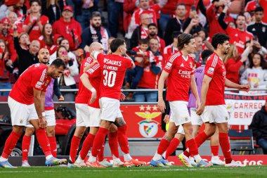 Benfica oyuncuları Liga Portekiz maçında SL Benfica ve FC Arouca (Maciej Rogowski) takımları arasında gol üstüne gol atarken görüldü.)