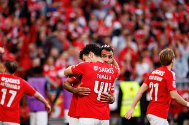 Tomas Araujo ve Vangelis Pavlidis, Liga Portekiz maçında SL Benfica ve FC Arouca (Maciej Rogowski) takımları arasında gol üstüne gol atarken görüldü.)