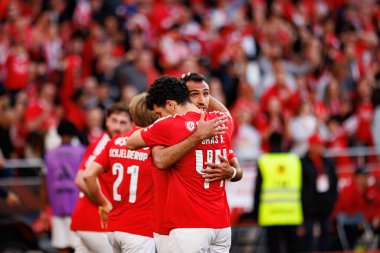 Tomas Araujo ve Vangelis Pavlidis, Liga Portekiz maçında SL Benfica ve FC Arouca (Maciej Rogowski) takımları arasında gol üstüne gol atarken görüldü.)