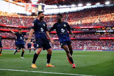 Guven Yalcin ve Morlaye Sylla, Liga Portekiz maçında SL Benfica ve FC Arouca (Maciej Rogowski) takımları arasında gol üstüne gol atarken görüldü.)