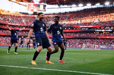 Guven Yalcin ve Morlaye Sylla, Liga Portekiz maçında SL Benfica ve FC Arouca (Maciej Rogowski) takımları arasında gol üstüne gol atarken görüldü.)