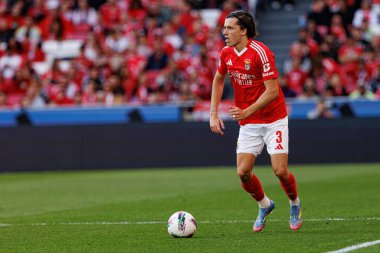 Alvaro Carreras, Liga Portekiz maçında SL Benfica ve FC Arouca (Maciej Rogowski) takımları arasında görüldü.)