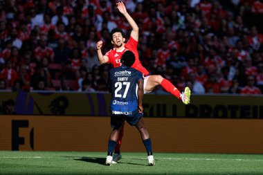 Amadou Dante ve Tomas Araujo, Liga Portekiz maçı sırasında SL Benfica ve FC Arouca (Maciej Rogowski) takımları arasında görüldü.)