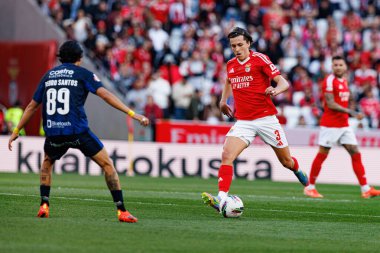 Alvaro Carreras, Liga Portekiz maçında SL Benfica ve FC Arouca (Maciej Rogowski) takımları arasında görüldü.)