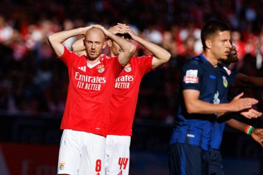 Fredrik Aursnes, Liga Portekiz maçı sırasında SL Benfica ve FC Arouca (Maciej Rogowski) takımları arasında görüldü.)