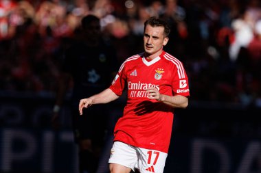 Kerem Akturkoglu Liga Portekiz maçı sırasında SL Benfica ve FC Arouca (Maciej Rogowski) takımları arasında görüldü.)