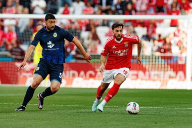 Guven Yalcin ve Orkun Kokcu, Liga Portekiz maçı sırasında SL Benfica ve FC Arouca (Maciej Rogowski) takımları arasında görüldü.)