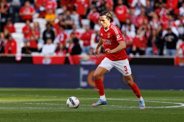 Alvaro Carreras, Liga Portekiz maçında SL Benfica ve FC Arouca (Maciej Rogowski) takımları arasında görüldü.)