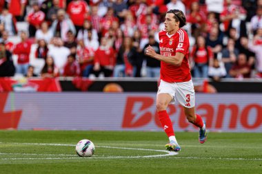 Alvaro Carreras, Liga Portekiz maçında SL Benfica ve FC Arouca (Maciej Rogowski) takımları arasında görüldü.)