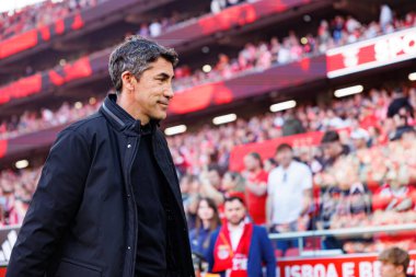 Bruno Lage, Liga Portekiz maçı sırasında SL Benfica ve FC Arouca (Maciej Rogowski) takımları arasında görüldü.)