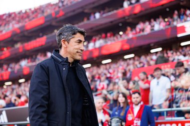Bruno Lage, Liga Portekiz maçı sırasında SL Benfica ve FC Arouca (Maciej Rogowski) takımları arasında görüldü.)