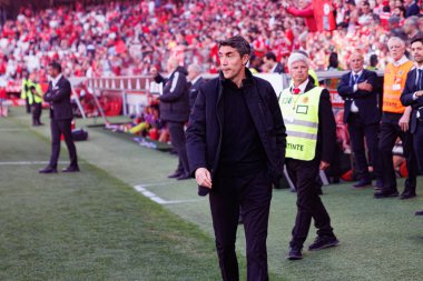 Bruno Lage, Liga Portekiz maçı sırasında SL Benfica ve FC Arouca (Maciej Rogowski) takımları arasında görüldü.)