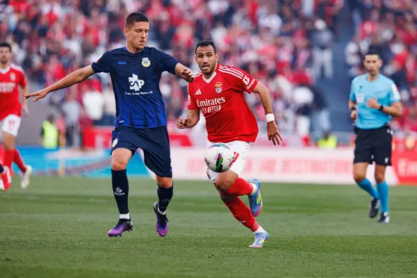 Jose Fontan ve Vangelis Pavlidis, Liga Portekiz maçı sırasında SL Benfica ve FC Arouca (Maciej Rogowski) takımları arasında görüldü.)