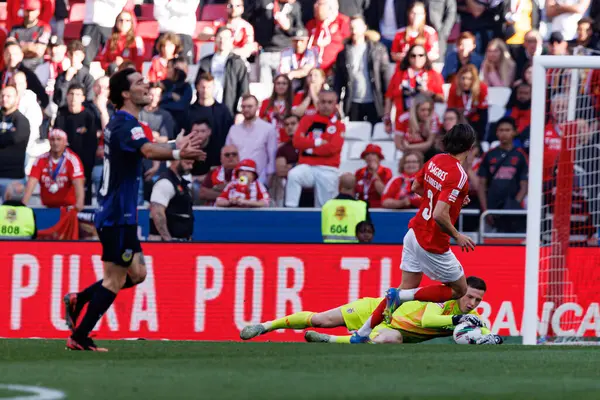 Anatoliy Trubin ve Alvaro Carreras, Liga Portekiz maçında SL Benfica ve FC Arouca (Maciej Rogowski) takımları arasında görüldü.)