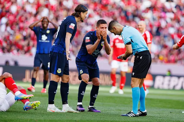 Boris Popoviç ve Jason Fontan Liga Portekiz maçı sırasında SL Benfica ve FC Arouca (Maciej Rogowski)
