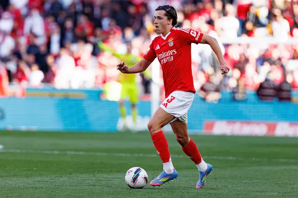 Alvaro Carreras, Liga Portekiz maçında SL Benfica ve FC Arouca (Maciej Rogowski) takımları arasında görüldü.)