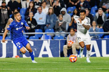 Ismael Bekhoucha ve Rodrygo, Estadio Coliseum 'da (Maciej Rogowski) Getafe CF ve Real Madrid CF takımları arasında oynanan LaLiga EA Spor Maçı sırasında görüldü.)