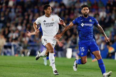 Jude Bellingham ve Omar Alderete, LaLiga EA SPORTS maçında Getafe CF ve Real Madrid CF takımları arasında Estadio Coliseum 'da (Maciej Rogowski)