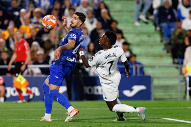 Juan Berrocal ve Vinicius Junior, LaLiga EA SPORTS maçı sırasında Estadio Coliseum 'daki Getafe CF ve Real Madrid CF takımları arasında görüldü (Maciej Rogowski)
