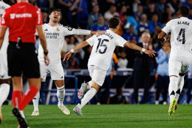 Arda Güler ve Raul Asencio, Estadio Coliseum 'daki Getafe CF ve Real Madrid CF takımları arasında LaLiga EA SPORTS maçında gol attıktan sonra kutlama yaparken görüldü (Maciej Rogowski)