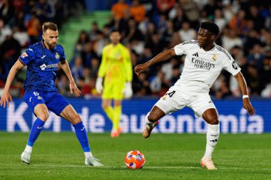 Estadio Coliseum 'daki Getafe CF ve Real Madrid CF takımları arasında oynanan LaLiga EA Spor Maçı sırasında Borja Belediye Başkanı ve Aurelien Tchouameni görüldü (Maciej Rogowski)