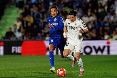 Luis Milla ve Fran Garcia, LaLiga EA SPORTS maçı sırasında Estadio Kolezyumu 'nda Getafe CF ve Real Madrid CF takımları arasında görüldü (Maciej Rogowski)