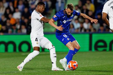David Alaba ve Borja Belediye Başkanı LaLiga EA SPORTS maçı sırasında Estadio Coliseum 'daki Getafe CF ve Real Madrid CF takımları arasında görüldü (Maciej Rogowski)