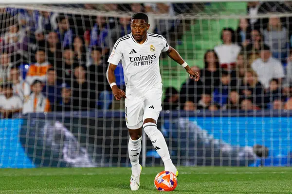 David Alaba LaLiga EA SPORTS maçı sırasında Estadio Coliseum 'da Getafe CF ve Real Madrid CF takımları arasında görüldü (Maciej Rogowski)